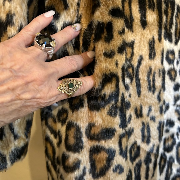 FABULOUS FAKE by DONNA SALYERS… full length lined coat in new condition. - Picture 4 of 7